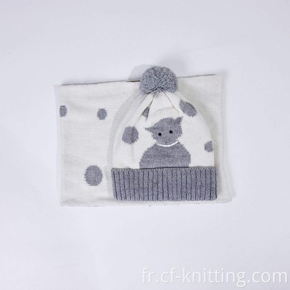 Cf T 0005 Knitted Hat And Scarf 1